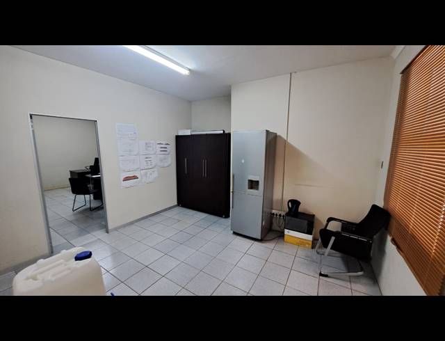 791M² SHOWROOM TO LET IN ALTON